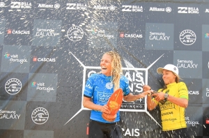 Stephanie Gilmore celebrates her victory. Picture courtesy of ASP/Masurel